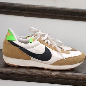 Nike daybreak Fawn White and Brown Sneakers with Black Logo Women's 7.5